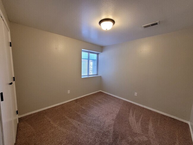 2323 S Goebel Cir in Wichita, KS - Building Photo - Building Photo