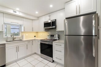 601 Three Islands Boulevard, Unit 402 in Hallandale Beach, FL - Building Photo - Building Photo