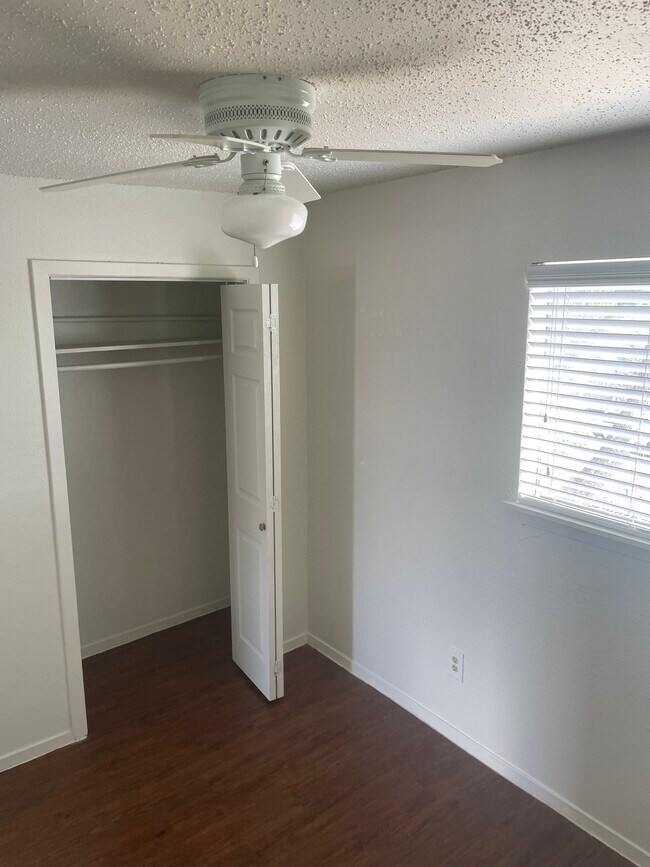 706 Denson Dr, Unit 206 in Austin, TX - Building Photo - Building Photo