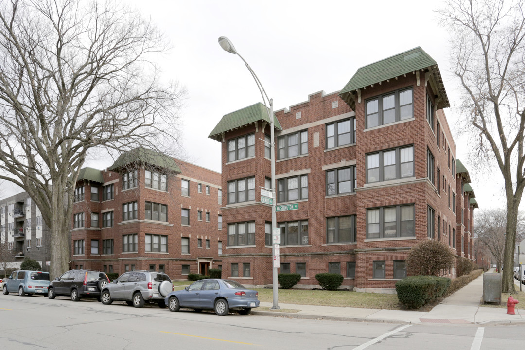 Oak Park in Oak Park, IL - Building Photo