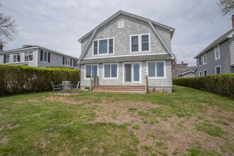69 Chapman Ave in Westbrook, CT - Foto de edificio - Building Photo