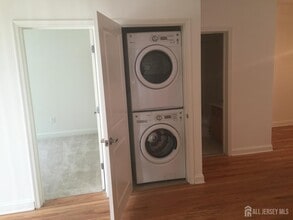 143 Gawron Ct in Sayreville, NJ - Building Photo - Building Photo