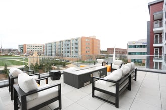 Encore at Forest Park in St. Louis, MO - Foto de edificio - Building Photo