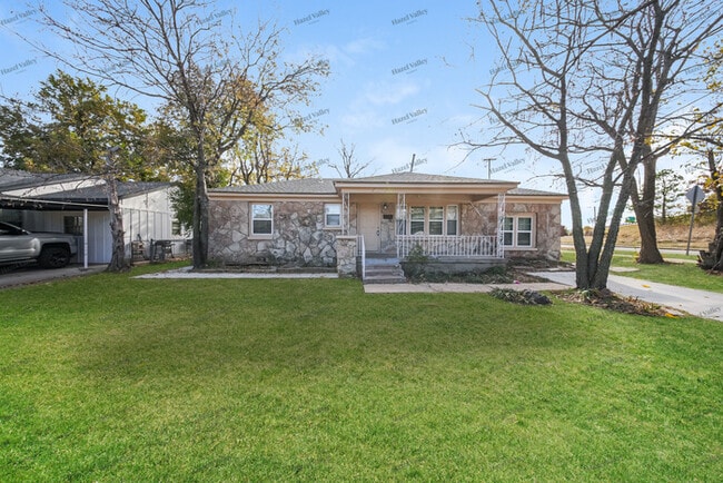 property at 3236 SW 37th St