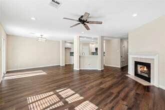 1105 Hughmont Dr in Pflugerville, TX - Foto de edificio - Building Photo