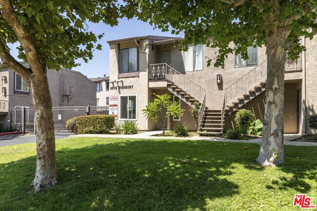 2345 Highbury Ave in Los Angeles, CA - Building Photo - Building Photo