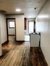 207 W 8th Ave in Hutchinson, KS - Building Photo - Building Photo