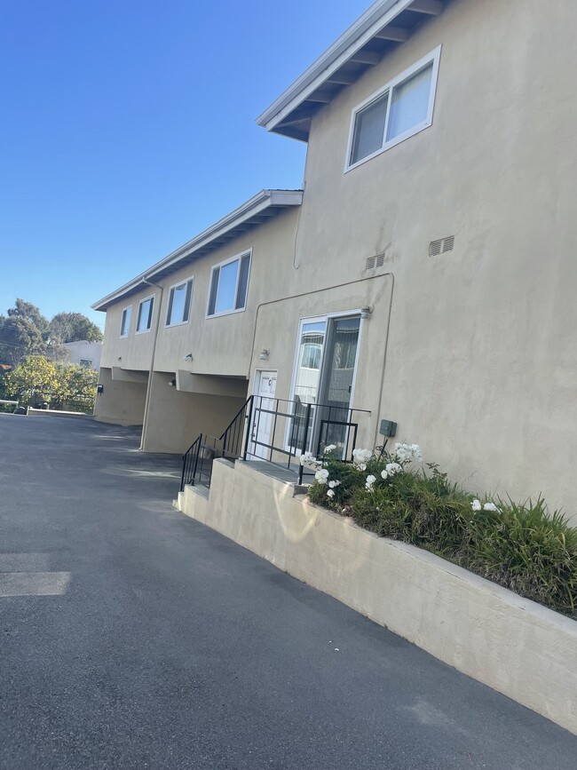 2016 Nelson Ave, Unit D in Redondo Beach, CA - Foto de edificio - Building Photo