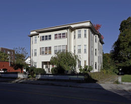 982 Main St Apartments