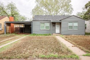2422 31st St in Lubbock, TX - Building Photo