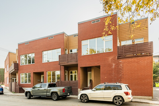 417 Père-Lacombe Rue in Québec, QC - Building Photo - Building Photo