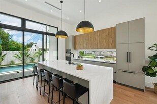 510 NW 50th St in Miami, FL - Building Photo
