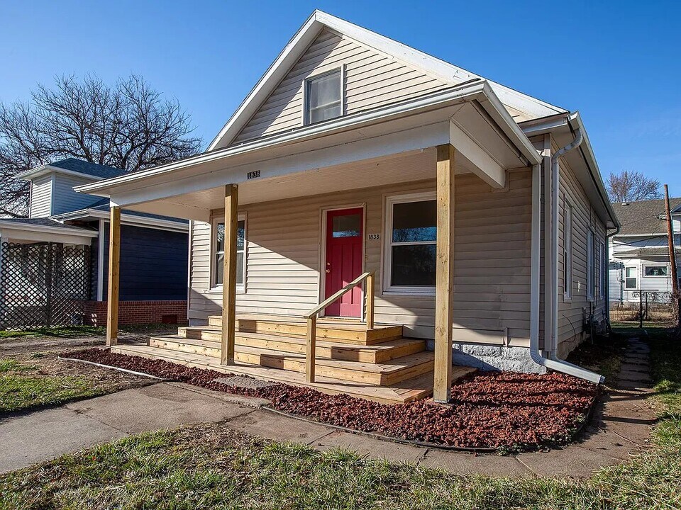 1838 South St in Lincoln, NE - Building Photo