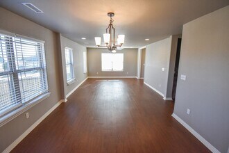 172 S Pinyon Point in Fayetteville, AR - Foto de edificio - Building Photo