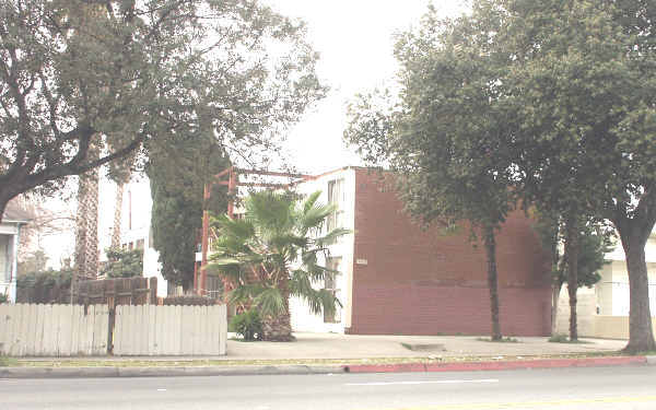 665 N Marengo Ave in Pasadena, CA - Building Photo