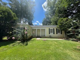 607 Edmondson Ave in Lagrange, GA - Building Photo