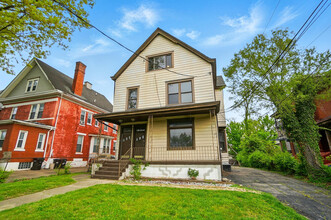 1840 Brewster Ave in Cincinnati, OH - Foto de edificio - Building Photo