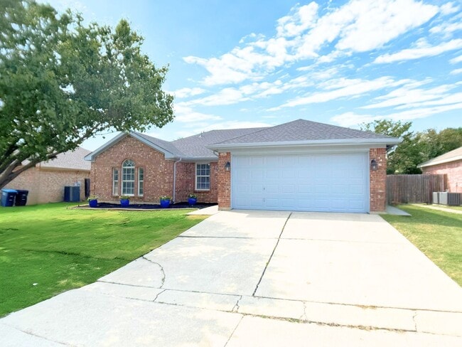 property at 3913 Periwinkle Dr