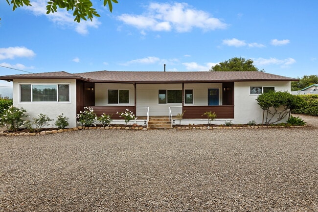 3594 La Entrada in Santa Barbara, CA - Building Photo - Building Photo