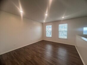 285 Lakeshore Dr in Oswego, IL - Building Photo - Building Photo