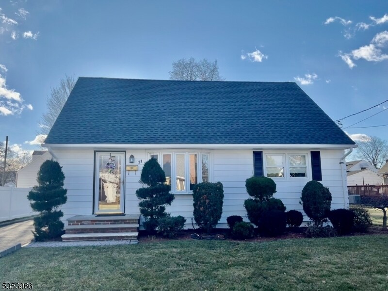 11 Jaskot Ln in Clifton, NJ - Building Photo