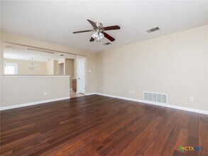 190 Quarter Ave in Buda, TX - Building Photo - Building Photo