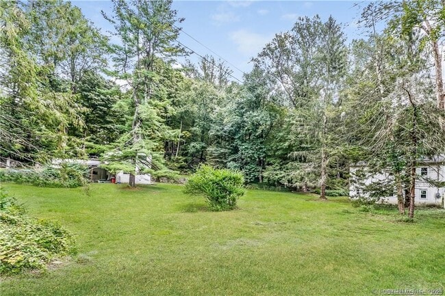 86 Pocahontas Rd in Redding, CT - Building Photo - Building Photo