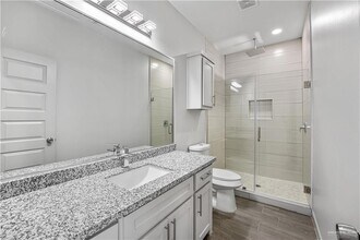 1905 W Violet Dr, Unit 3 in Pharr, TX - Foto de edificio - Building Photo