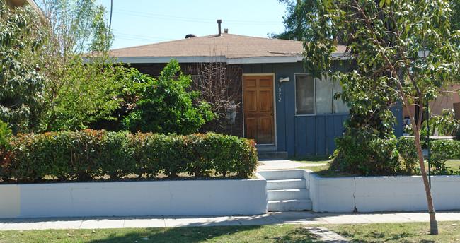 572 Wilson Ave in Pasadena, CA - Foto de edificio - Building Photo