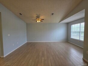 2111 Karlburg Dr in Pensacola, FL - Building Photo - Building Photo