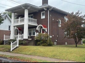 211 Woodlawn Ave, Unit 211 in Munhall, PA - Building Photo