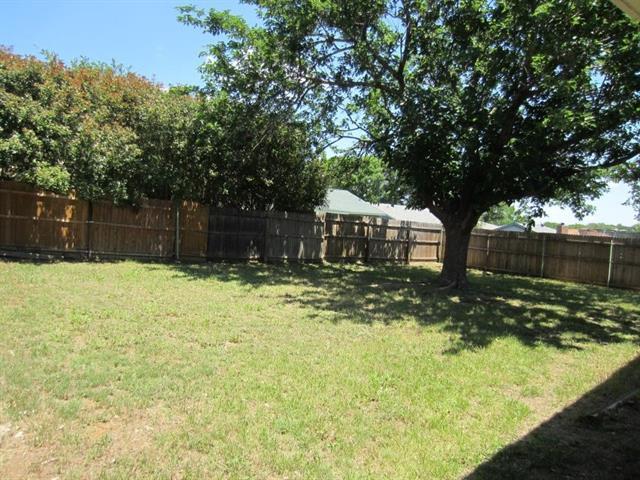 6525 Westridge Dr in Watauga, TX - Building Photo - Building Photo