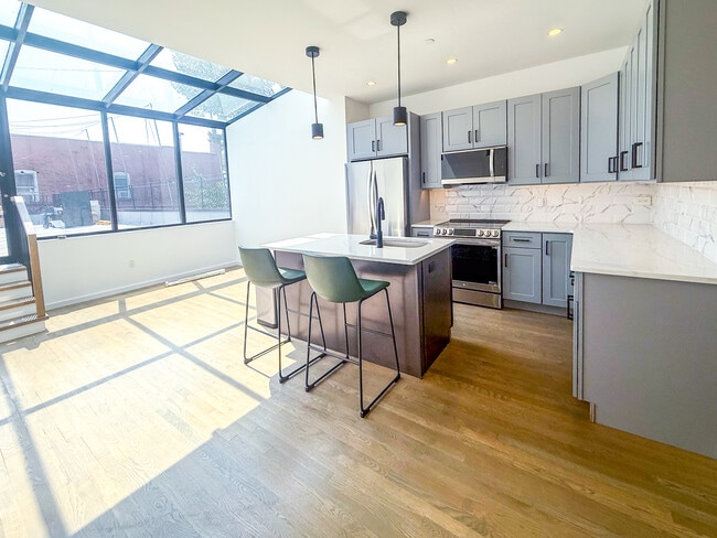 2001 Steinway St, Unit 2