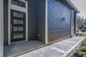 235 N Spotted Fern Dr in Montgomery, TX - Building Photo - Building Photo