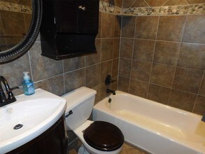 475 W Broadway-Unit -A2 in Long Beach, NY - Foto de edificio - Building Photo