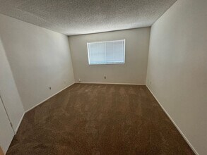 44510 16th St E in Lancaster, CA - Building Photo - Building Photo