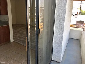 4343 Whitsett Ave, Unit APT 202 in Los Angeles, CA - Building Photo - Building Photo
