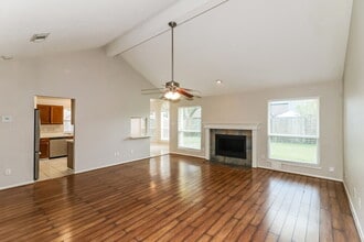 2203 St James Pl in Pearland, TX - Building Photo - Building Photo