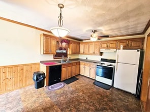 216 Caroline Dr in Marion, VA - Building Photo - Building Photo