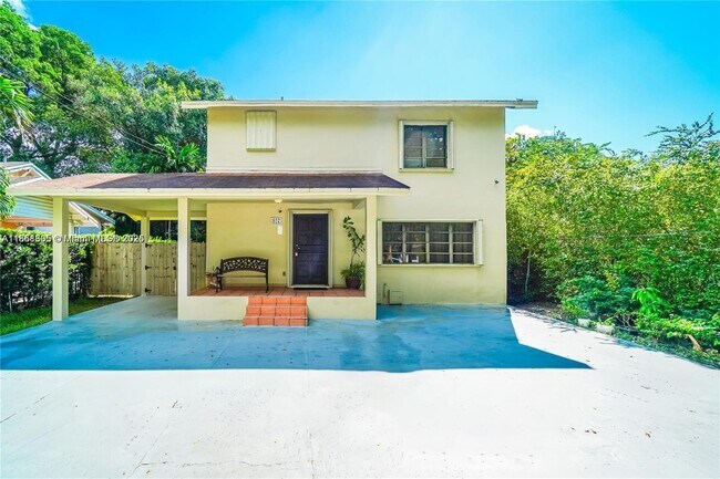 property at 927 SW 15th Ave