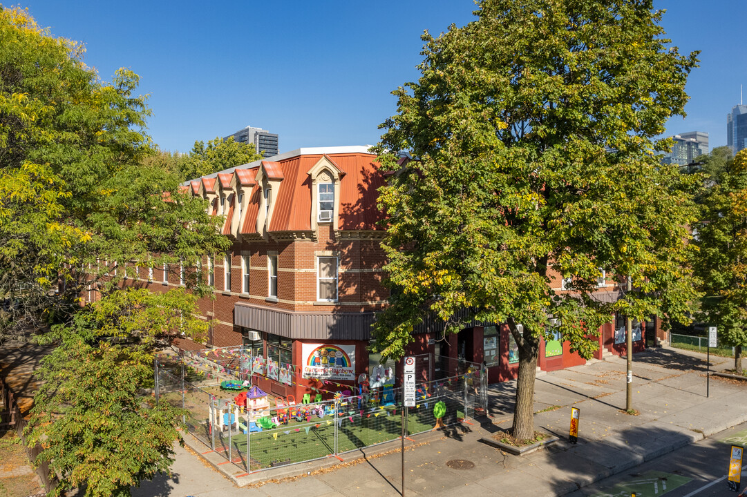 1965-2007 Saint-Jacques in Montréal, QC - Building Photo