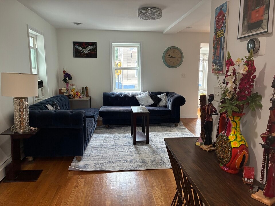 213 Rindge Ave in Cambridge, MA - Building Photo