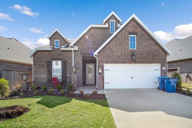 property at 4702 SW Lilly St