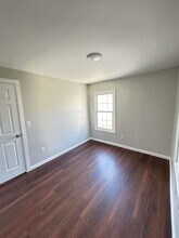 8 Hampton St in Newton, NJ - Foto de edificio - Building Photo
