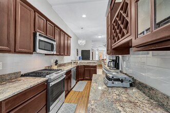 2303 N Calvert St in Baltimore, MD - Foto de edificio - Building Photo