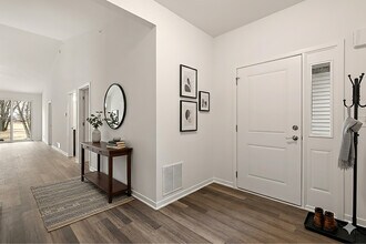 44 Olympus Dr in Tinley Park, IL - Building Photo - Building Photo