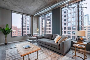 939 W Washington Blvd in Chicago, IL - Building Photo