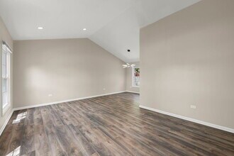 1057 Bothwell Cir in Bolingbrook, IL - Building Photo - Building Photo