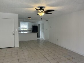 1140 83rd Ave N, Unit A in St. Petersburg, FL - Foto de edificio - Building Photo
