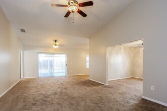 221 Lookout Dr in Apollo Beach, FL - Foto de edificio - Building Photo